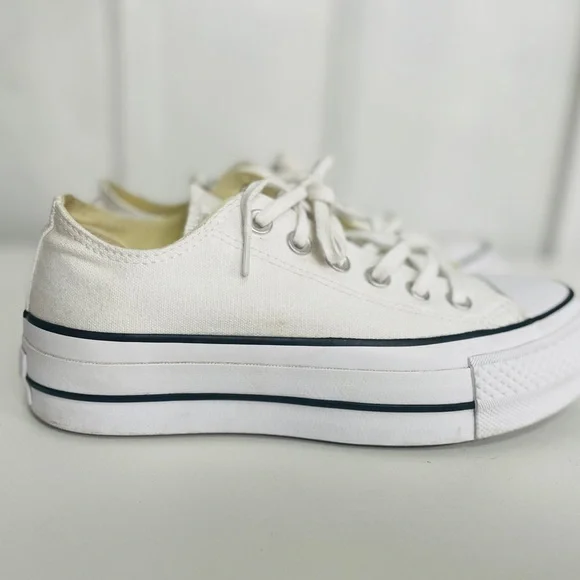 Converse Allstar White Canvas Sneakers with black stripes 👟👟 - Picture 2 of 7